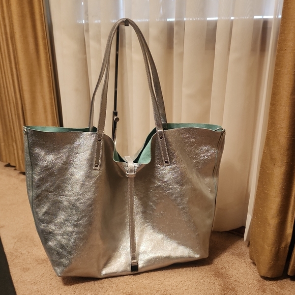 Tiffany & Co. Glamorous Silver Metallic Tote Bag - Picture 1 of 16